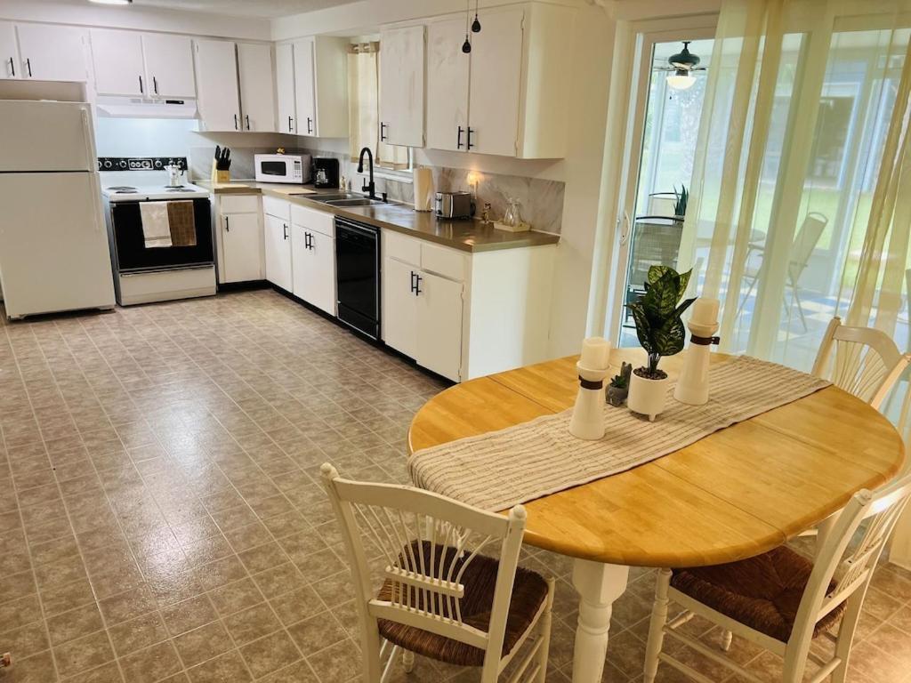 הוילה קריסטל ריבר House Of Shells, Beautiful Garden, Fenced Yard, Dog Friendly, Fire Pit! מראה חיצוני תמונה