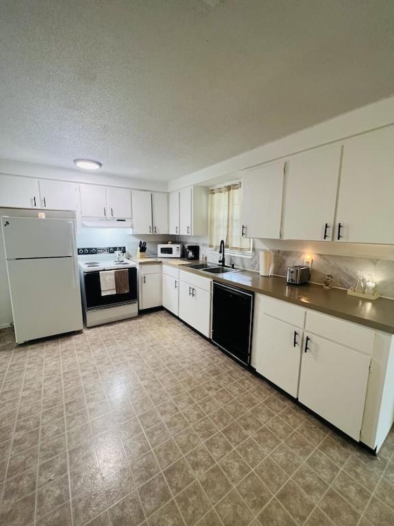 הוילה קריסטל ריבר House Of Shells, Beautiful Garden, Fenced Yard, Dog Friendly, Fire Pit! מראה חיצוני תמונה